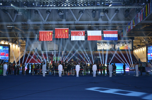 第53届世界乒乓球锦标赛耀龙旗杆为世界冠军颁奖升旗!